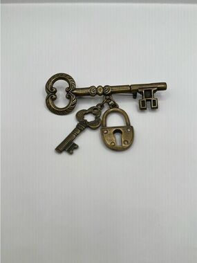 Vintage Bronze Skeleton Key Brooch
